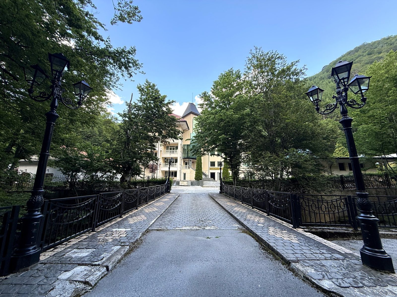 Path to the hotel building